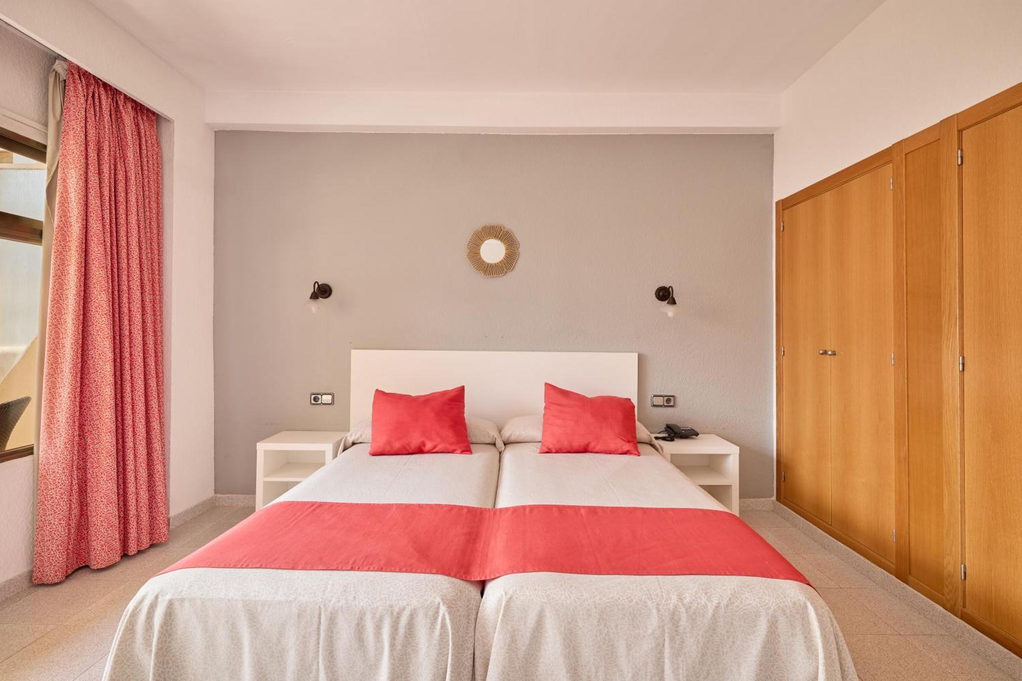 Apartamentos Isla Del Sol Can Pastilla  Bagian luar foto